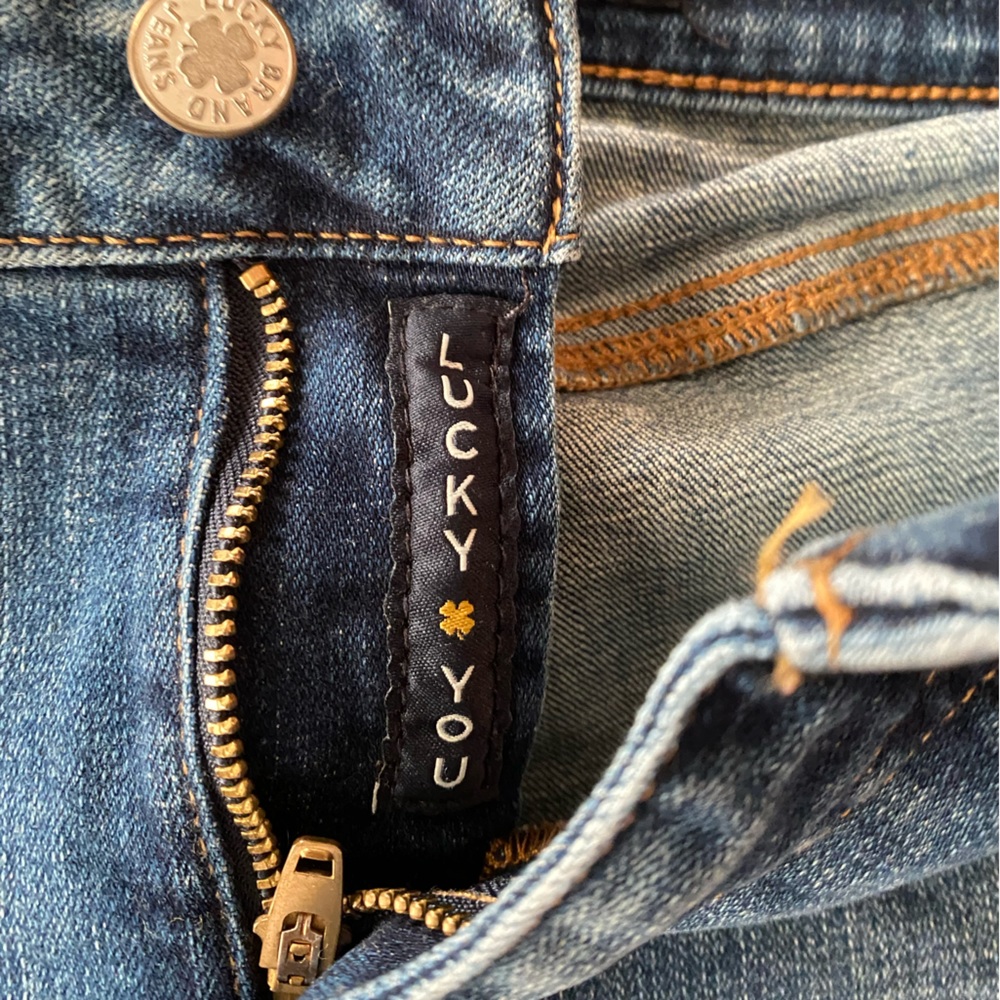 Lucky Brand size 6 skinny distressed jeans